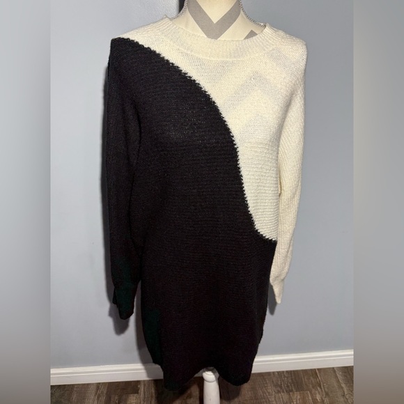 Blu Pepper Sweaters - Blu Pepper Two-Tone Sweater in Black and Cream